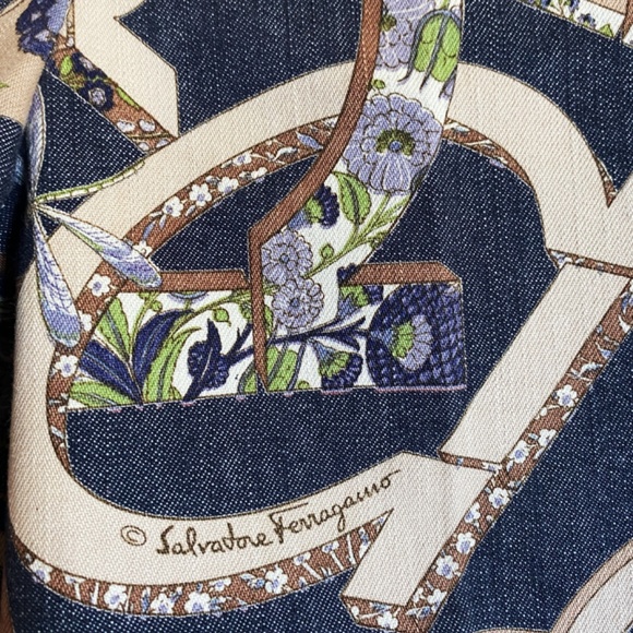 Custom-made capris using Ferragamo fabric - Picture 2 of 5